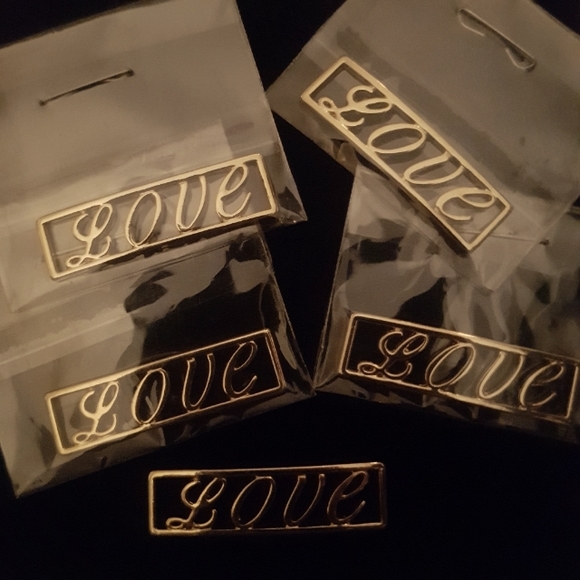 [SOUTH HILL] Gold "Love" Background for Rectangular Wrist Locket - Picture 4 of 4